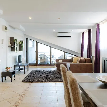 Amazing View Residences - Penthouse & Apartment *